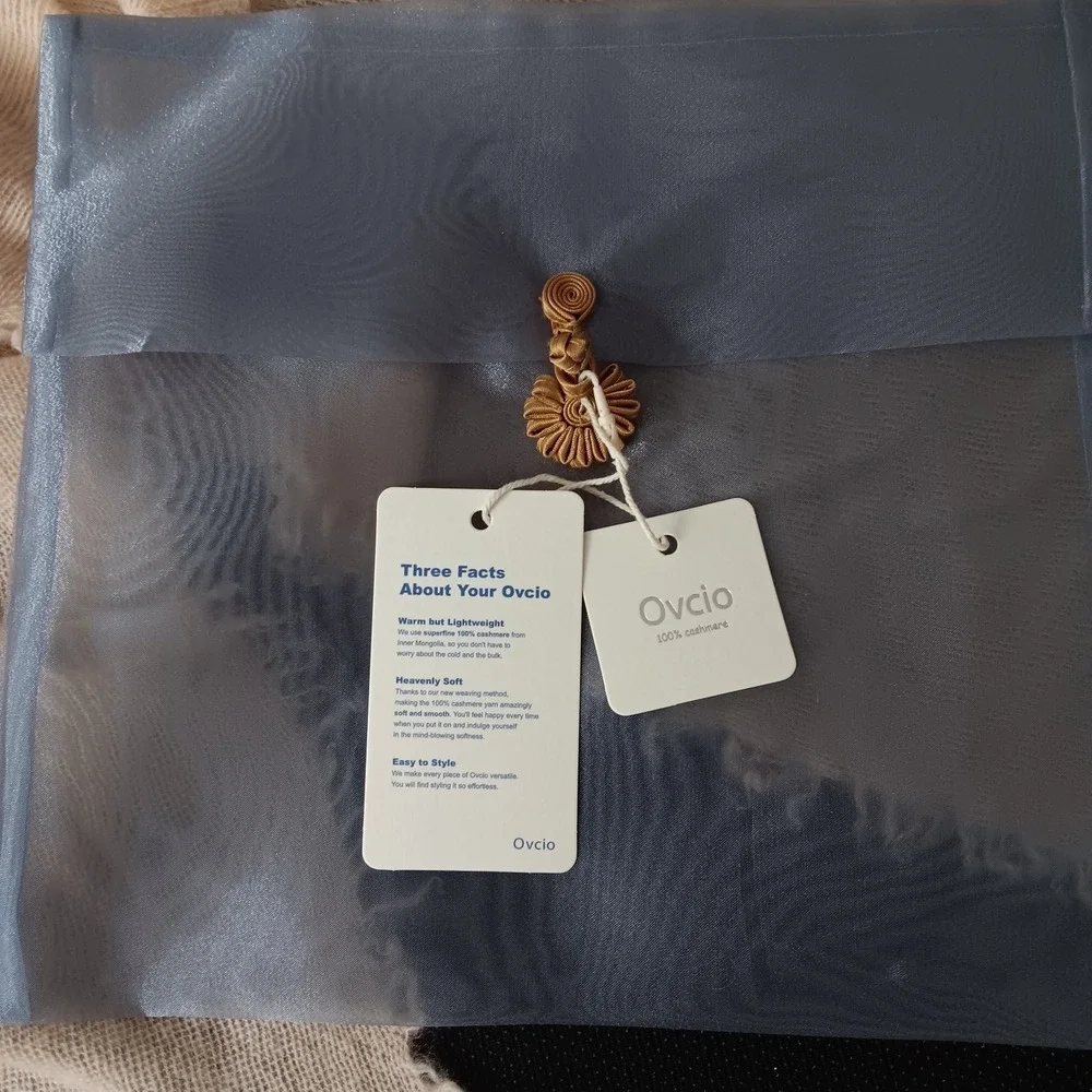 OVCIO 100% Cashmere Cloudpuff Wrap Scarf Heavenly Soft Beige New, BOX IS DAMAGED
